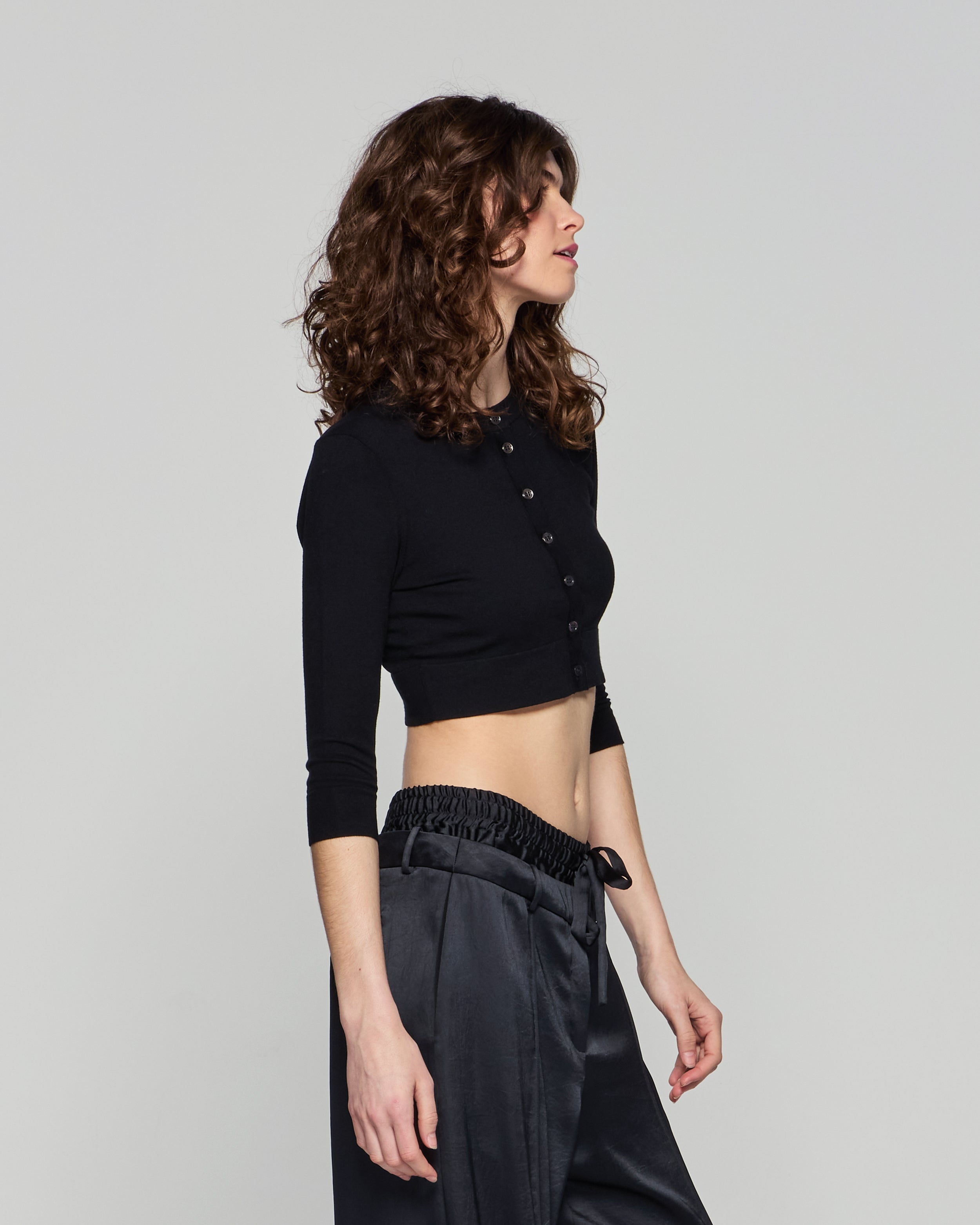 Fitted Cropped Cardigan - Black