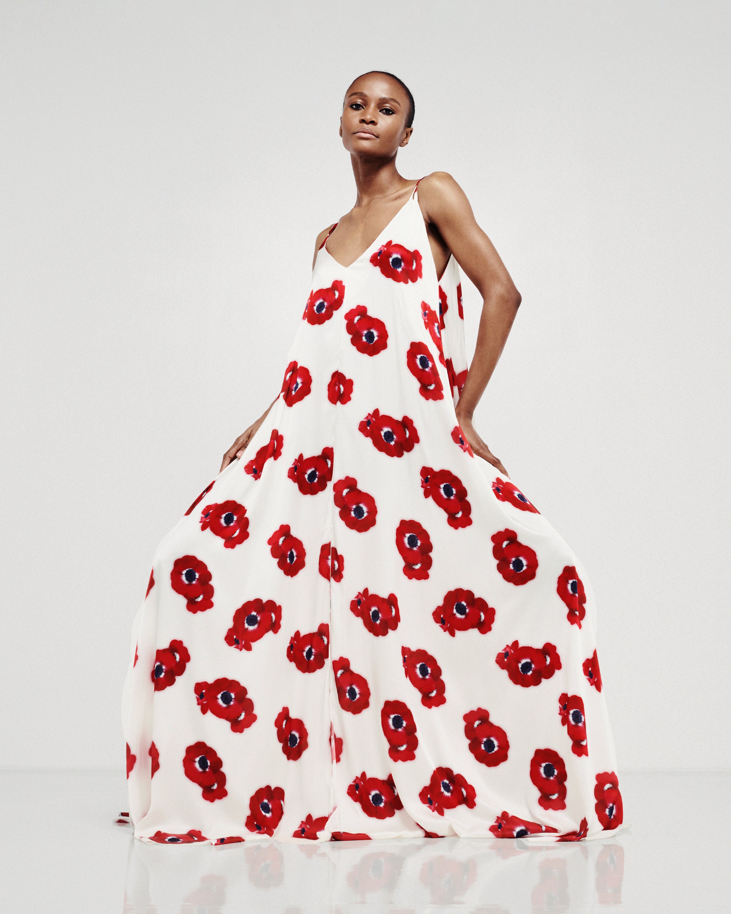 Graphic Poppy Ibiza Dress '24 - White/Red