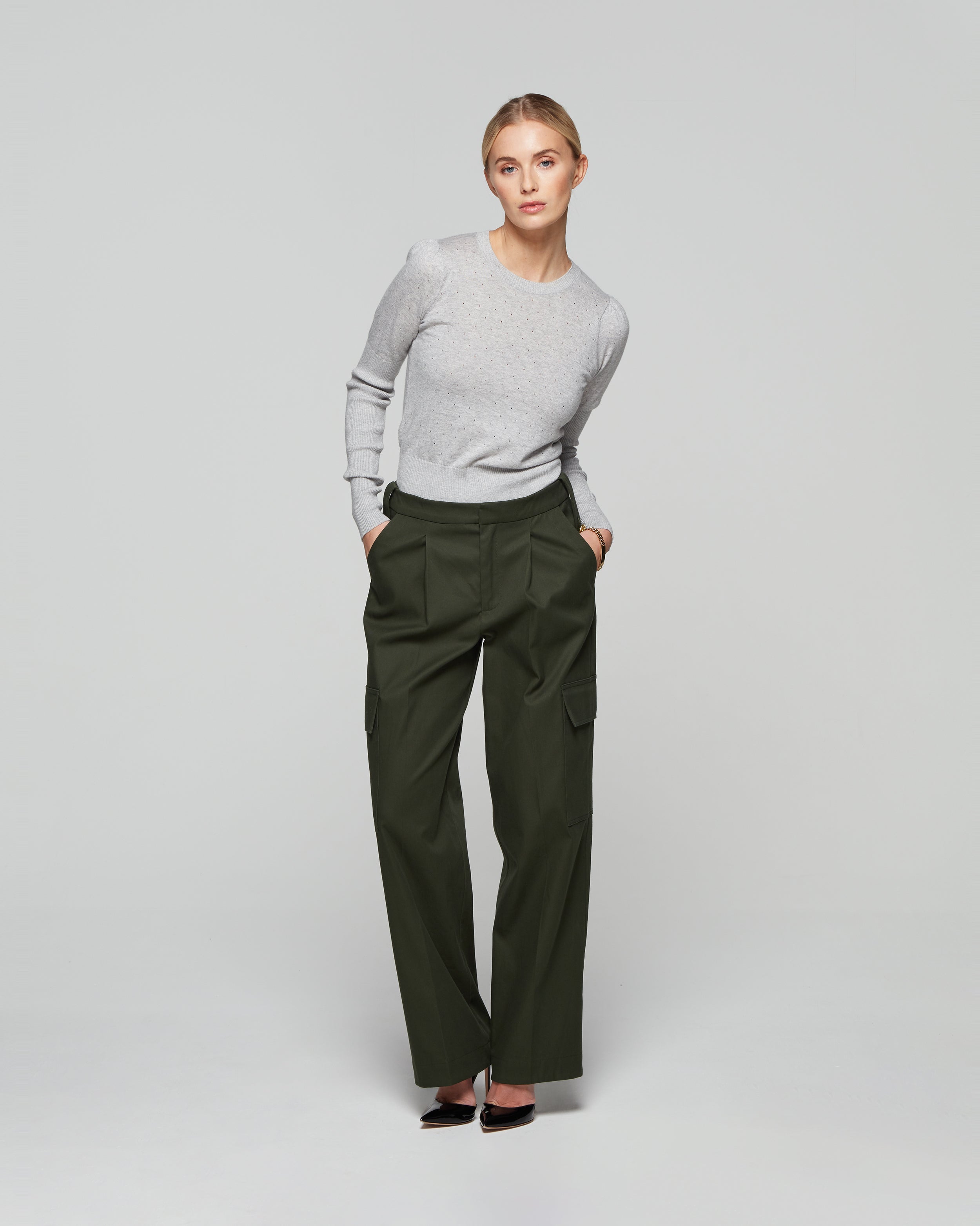 How to Wear Khaki Pants ? 22 Outfit Ideas for Women | Ropa, Moda de ropa,  Ropa casual